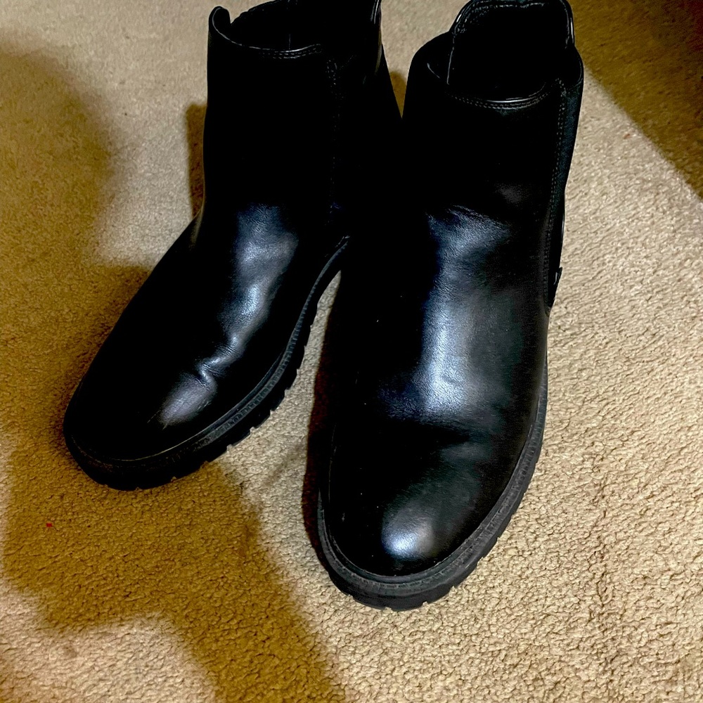 Super cute pair of dream pair boots